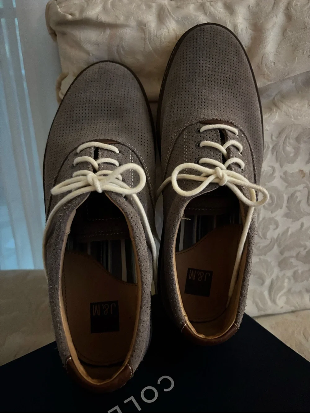 Johnson and Murphy Men's Gray Suede Derby Shoes with Contrast Laces